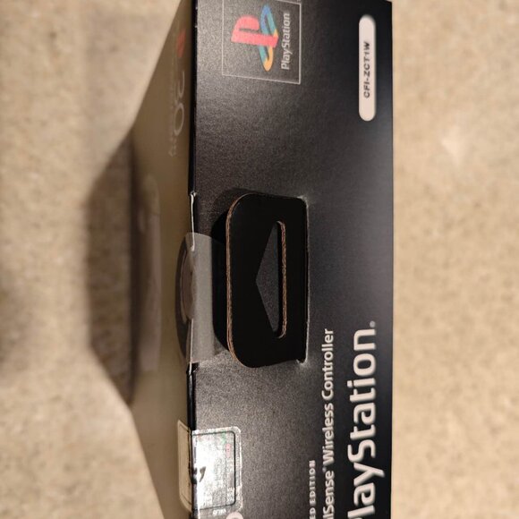 DualSense Wireless Controller – 30th Anniversary Limited Edition (PS5) - Picture 3 of 3